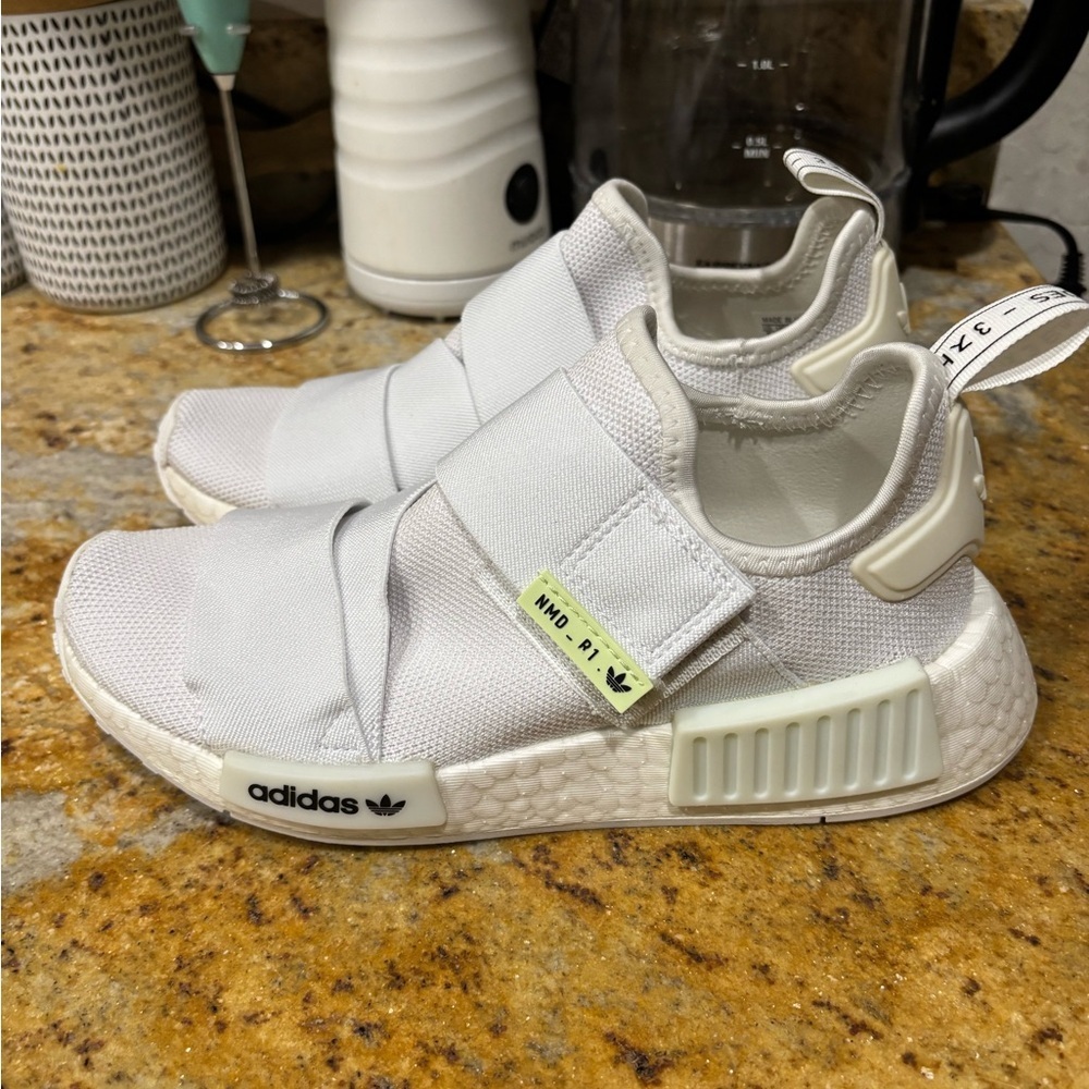 Adidas NMD R1 size 5 - Picture 3 of 9